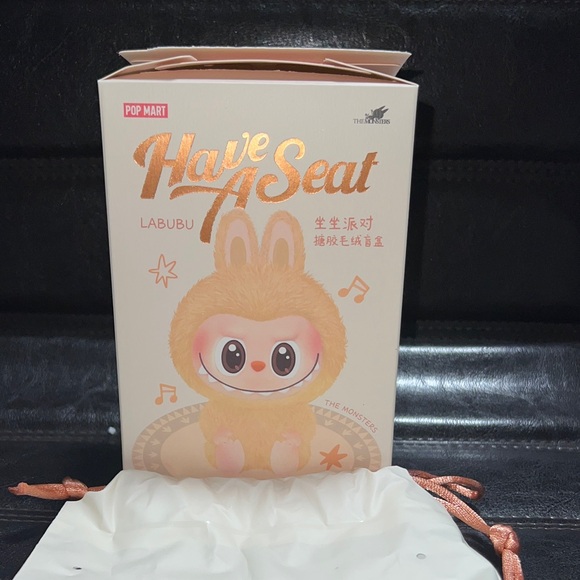 ZIZI ~ HAVE A SEAT LABUBU AUTHENTIC~ POPMART - Picture 4 of 5
